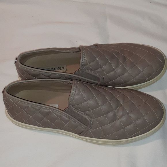 Steve Madden Quilted Slip-On Shoes Sneakers 10 - Picture 6 of 9
